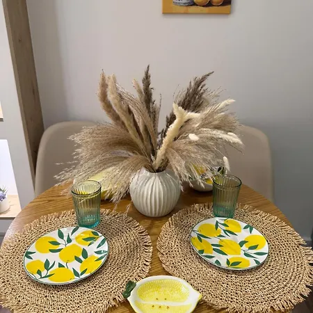 Lägenhet Lemon Garden Cozy 2br Private Garden Center