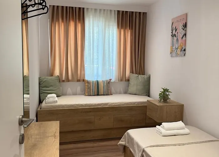 アパート Lemon Garden Cozy 2br Private Garden Center ティラナ