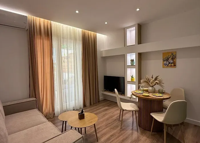 Lemon Garden Cozy 2br Private Garden Center