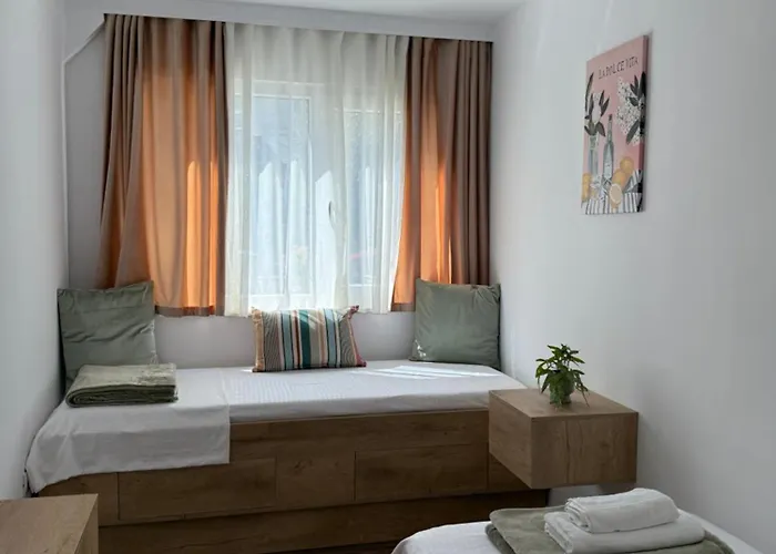 Lemon Garden Cozy 2br Private Garden Center ティラナ